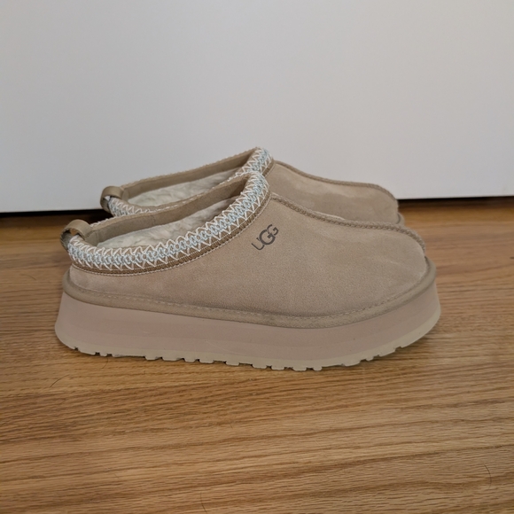 UGG Shoes - UGG Tazz II Platform Slipper | Sand | Suede + Shearling Lined | Women’s 9